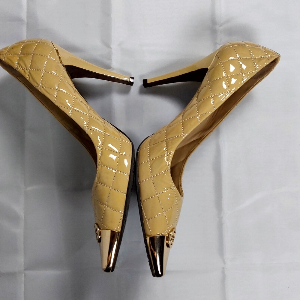 TORY BURCH KAITLIN BEIGE Gold Quilted Leather Wedges Cap Toe Pumps - Picture 7 of 14